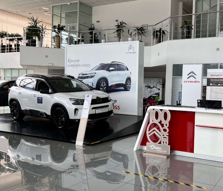 Інтерʼєр салону Citroën «НІКО Мегаполіс» на 13-му км Бориспільського шосе під Києвом
